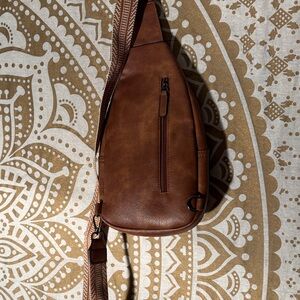 Elegant Tan Leather Crossbody Bag